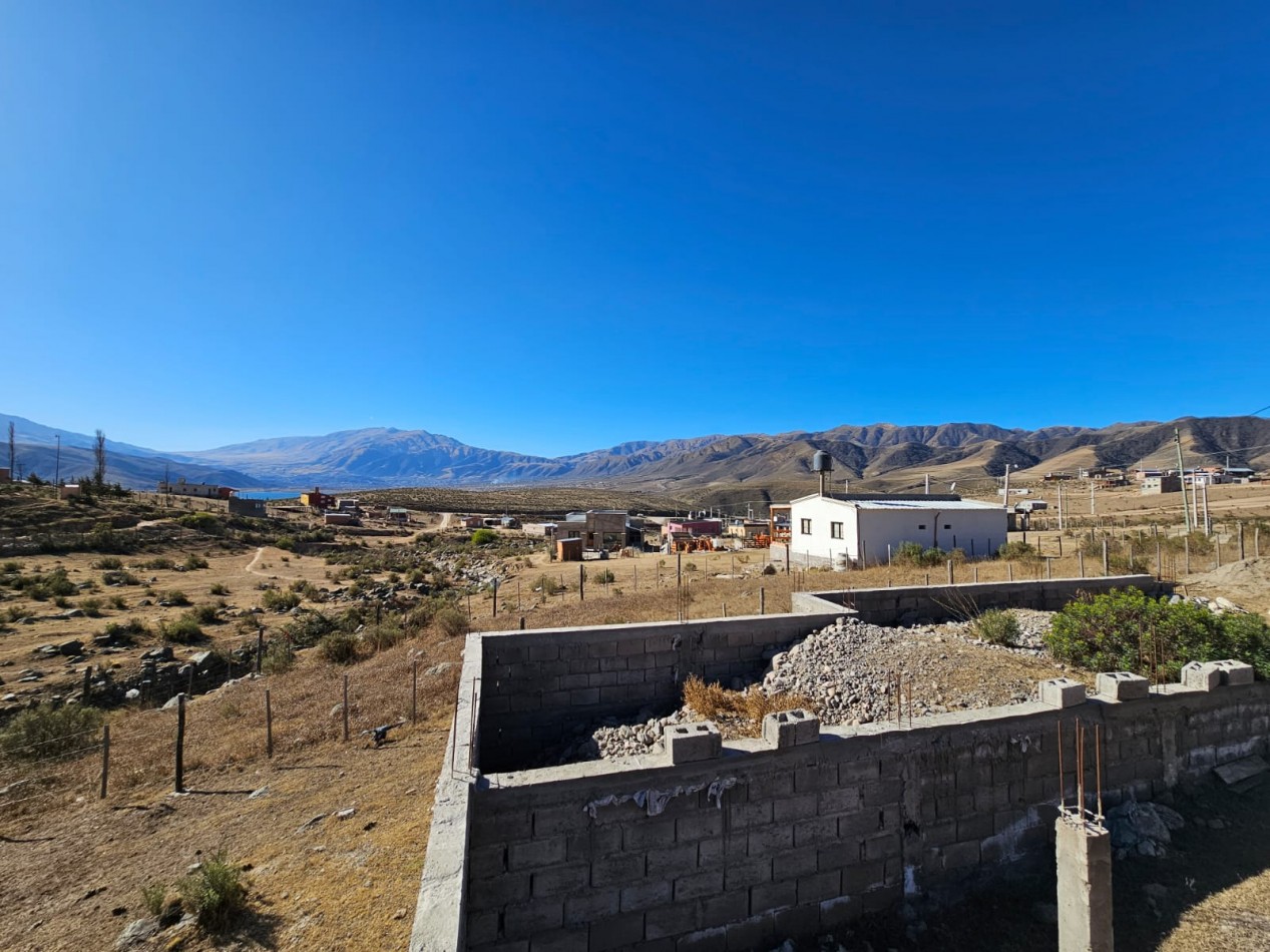 VENTA LOTE 655M2 EL MOLLAR BARRIO CERRADO, LUZ, AGUA, VISTA MAS BASE DE MATERIAL DE 130M2