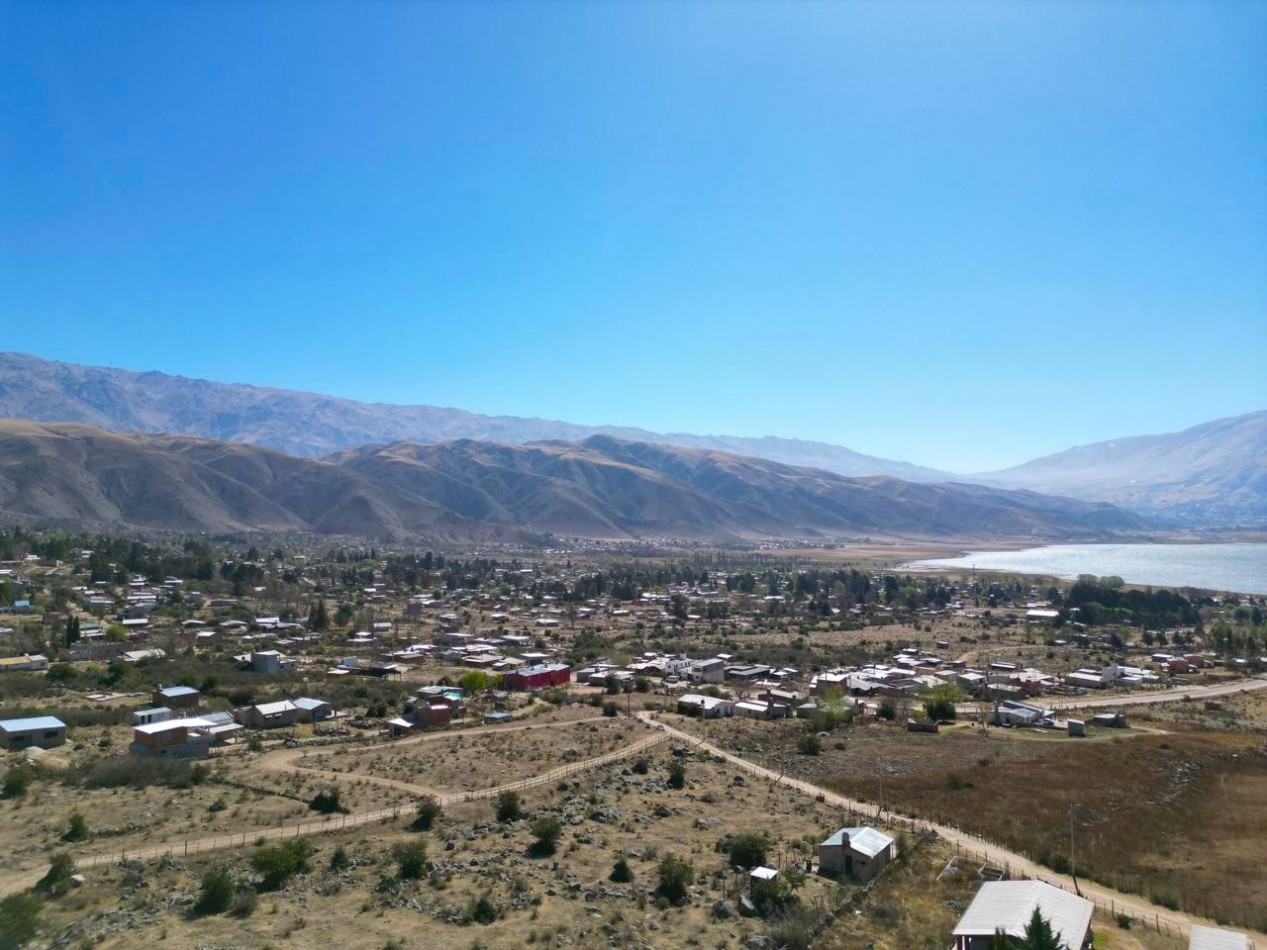 CASA EN VENTA EL MOLLAR VISTA AL LAGO TIPO MONOAMBIENTE 