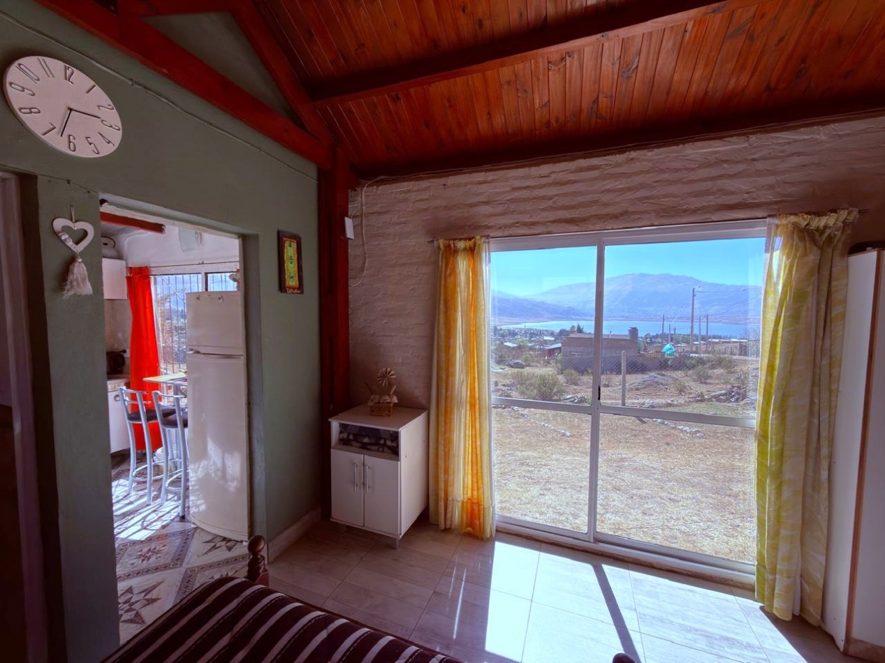 CASA EN VENTA EL MOLLAR VISTA AL LAGO TIPO MONOAMBIENTE 