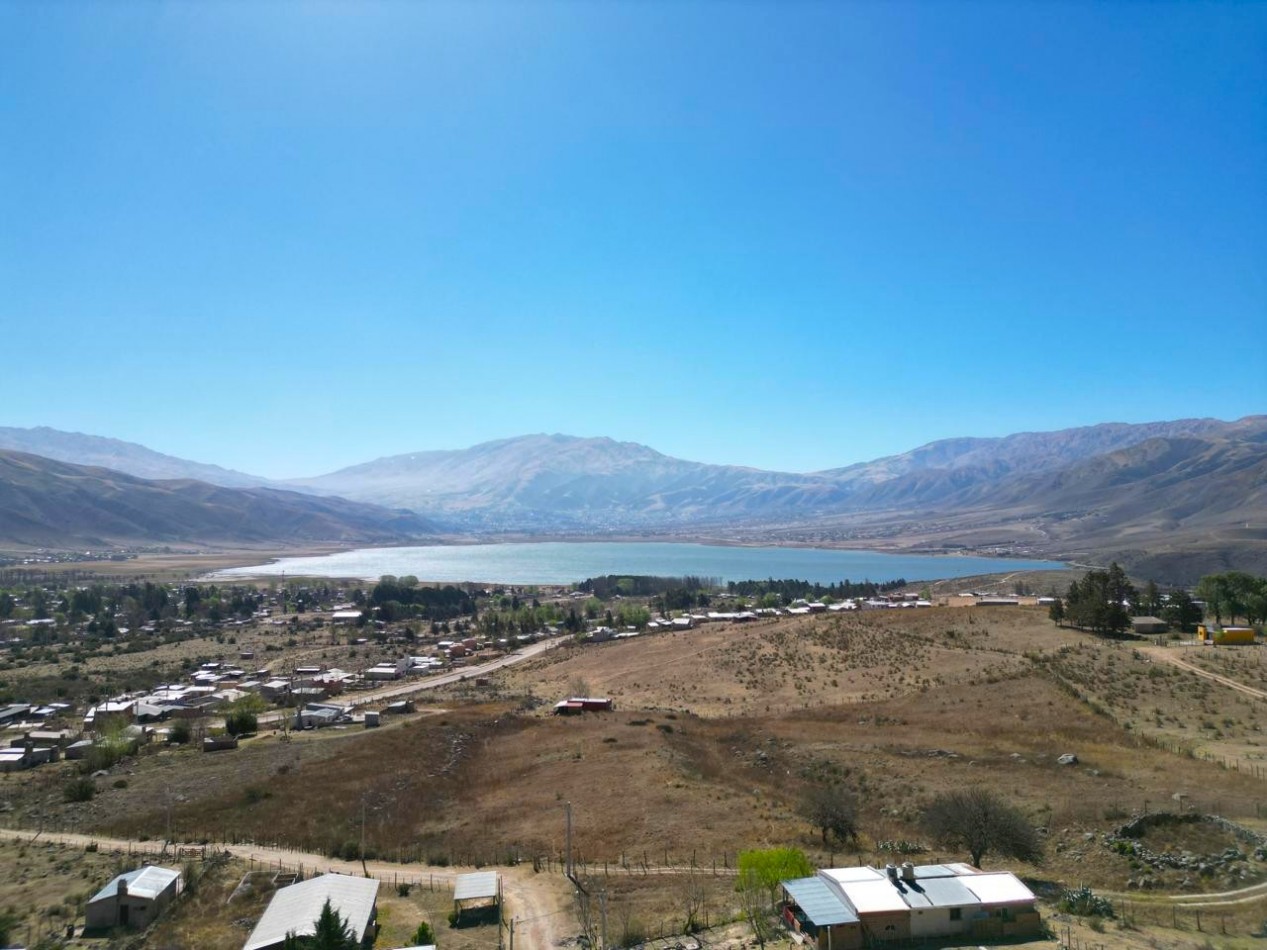 CASA EN VENTA EL MOLLAR VISTA AL LAGO TIPO MONOAMBIENTE 