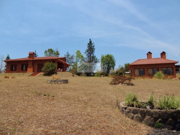 VENTA CASA 3 D, QUINCHO CERRADO, COCHERAS - TAFI DEL VALLE - EL ALTO