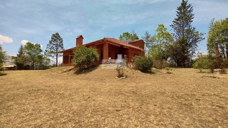 VENTA CASA 3 D, QUINCHO CERRADO, COCHERAS - TAFI DEL VALLE - EL ALTO