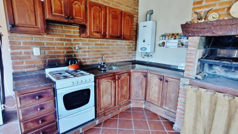 VENTA CASA 3 D, QUINCHO CERRADO, COCHERAS - TAFI DEL VALLE - EL ALTO