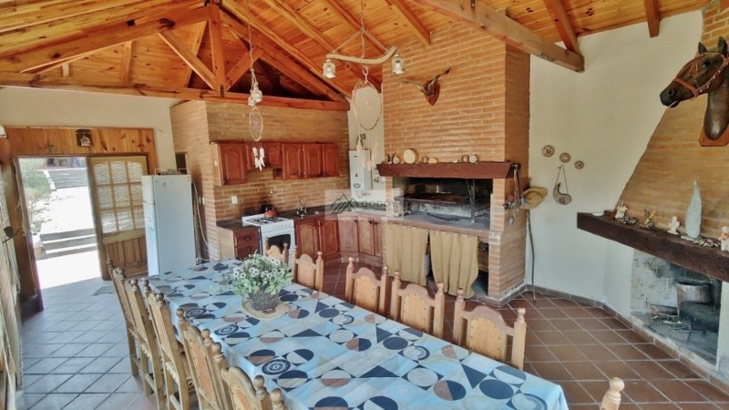 VENTA CASA 3 D, QUINCHO CERRADO, COCHERAS - TAFI DEL VALLE - EL ALTO