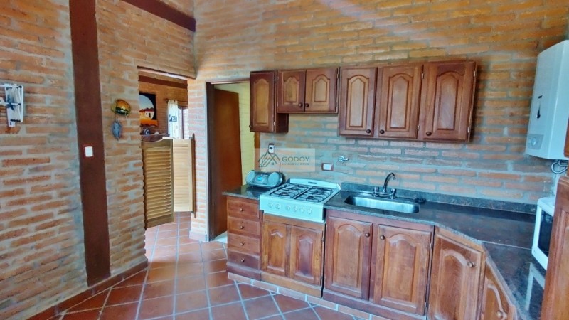 VENTA CASA 3 D, QUINCHO CERRADO, COCHERAS - TAFI DEL VALLE - EL ALTO