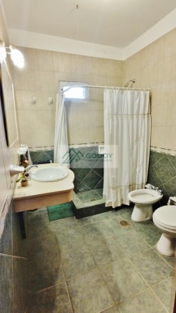 VENTA CASA 3 D, QUINCHO CERRADO, COCHERAS - TAFI DEL VALLE - EL ALTO