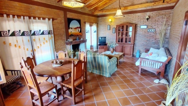 VENTA CASA 3 D, QUINCHO CERRADO, COCHERAS - TAFI DEL VALLE - EL ALTO