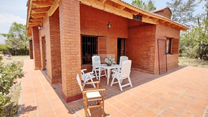 VENTA CASA 3 D, QUINCHO CERRADO, COCHERAS - TAFI DEL VALLE - EL ALTO