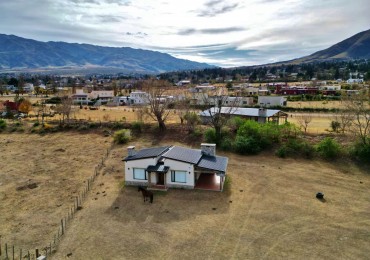 VENTA HERMOSA CASA DE CATEGORIA 2D, 1BÑ ASADOR TAFI DEL VALLE / LOS CASTAÑOS